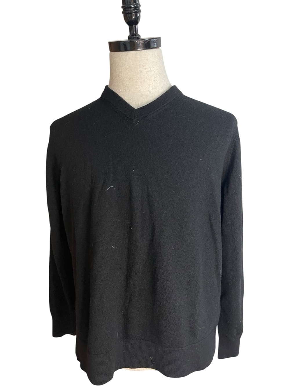 UNTUCKit Spitler V-Neck Merino Wool  Pullover Sweater Black